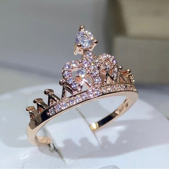 Exquisite Rose Gold Princess Crown Ring - Picture 2 of 7